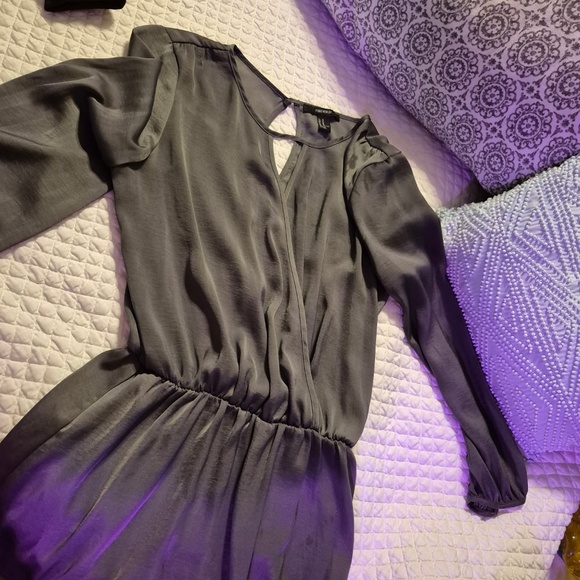 Army green v - Picture 1 of 2